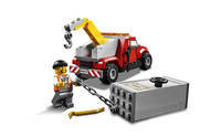 Конструктор LEGO City Побег на буксировщике (60137)