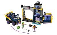 Конструктор Lego DC Super Hero Girls Секретный бункер Бэтгёрл (41237)